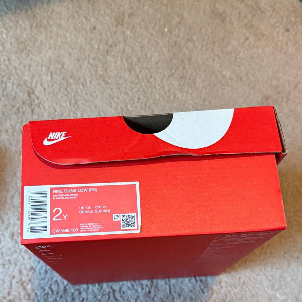 Nike Kids Black and White Sneakers - Picture 6 of 6